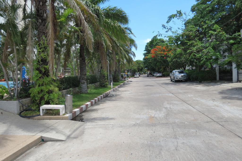 View Talay 1B Serviced Apartments Pattaya Luaran gambar